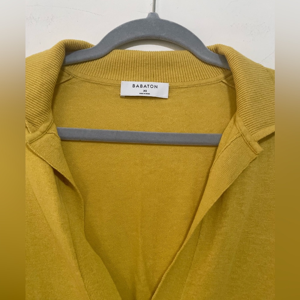 Babaton V-Neck Yellow Sweater Cropped Style - Picture 4 of 4